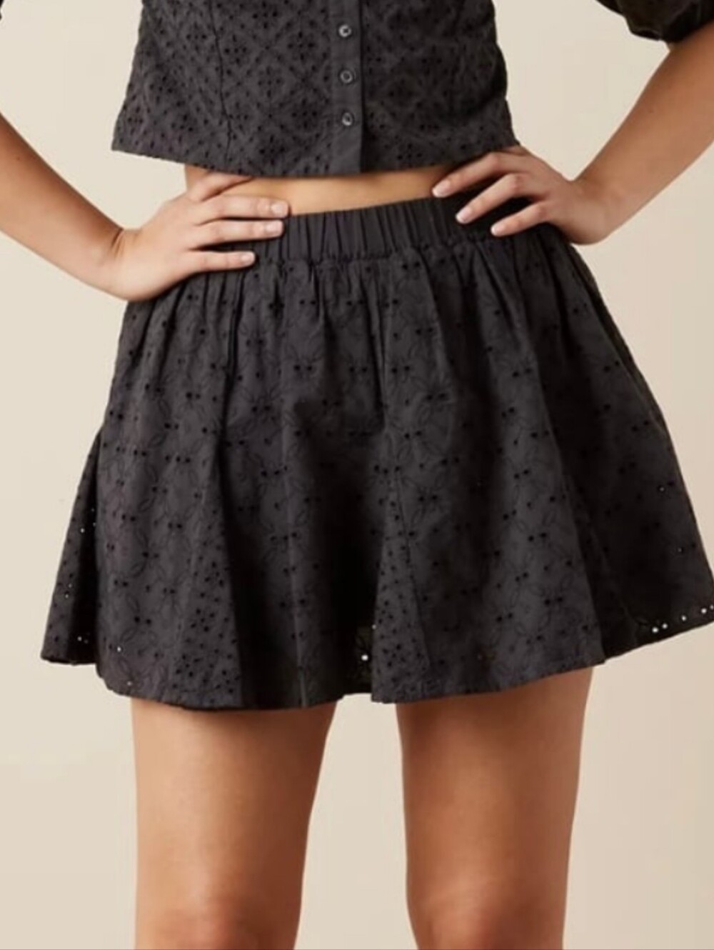 NWT American Eagle High-Waisted Mini Skort Women's Medium Black Faded Eyelet NEW